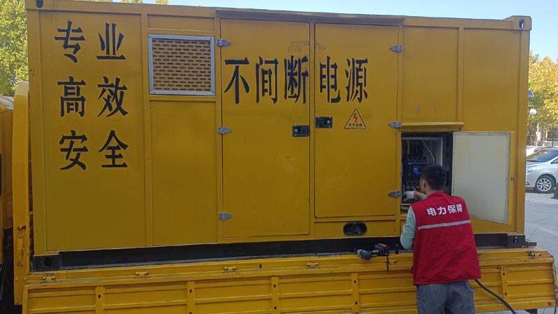 科尔沁柴油发电机组和UPS电源配合使用时，如何避免切换过程中的电力中断？